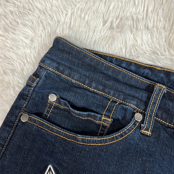 Torrid Harry Potter Embroidered Patch Denim Shorts - Picture 6 of 10